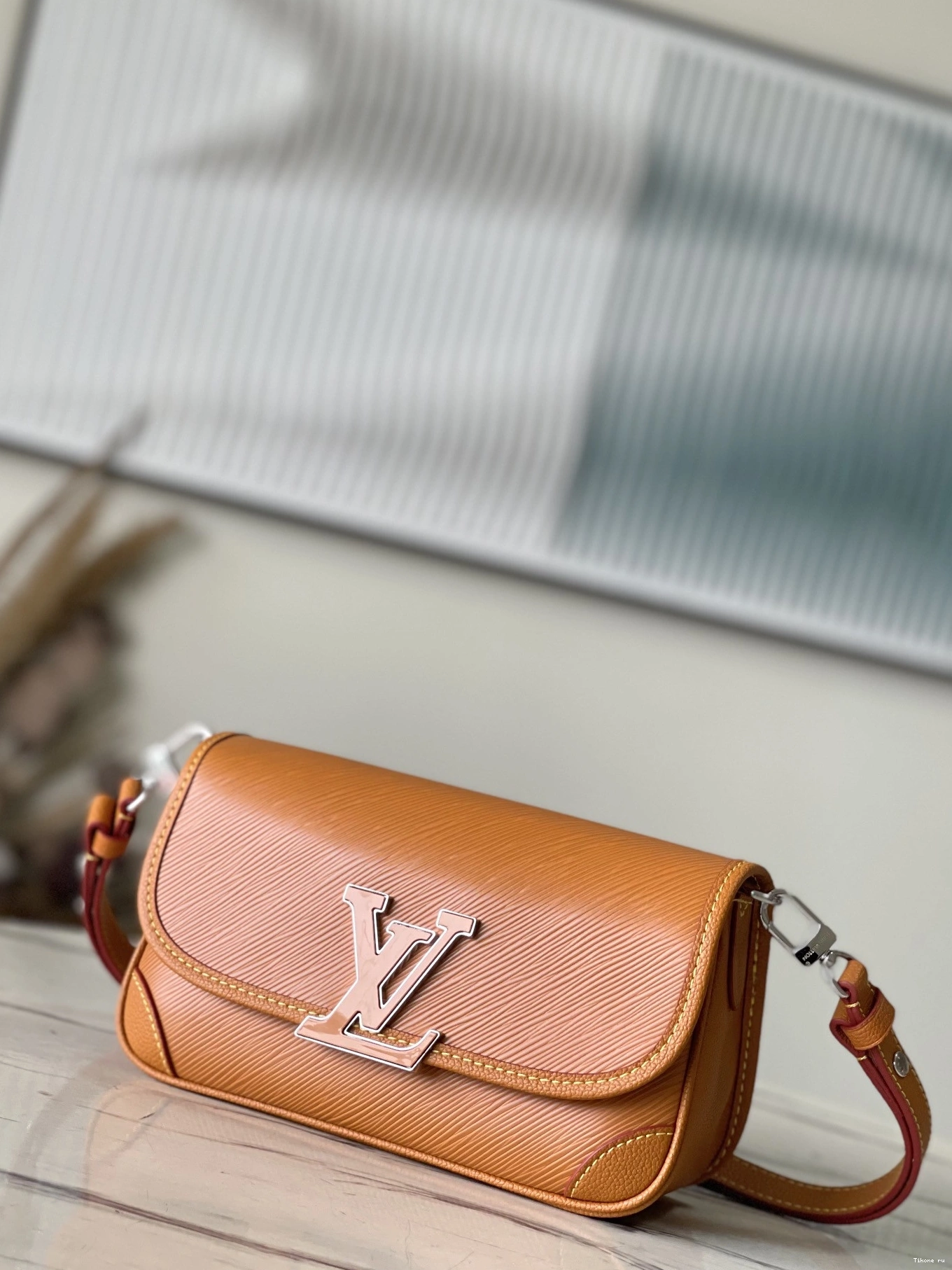 Affordable BUCI LOUIS VUITTON 0805